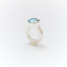 Lade das Bild in den Galerie-Viewer, Chunky Topaz Ring