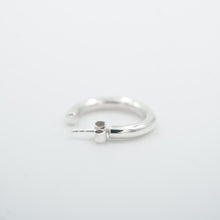 Lade das Bild in den Galerie-Viewer, Classic Hoop Earrings