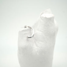 Lade das Bild in den Galerie-Viewer, Open Hoop Earring