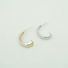 Lade das Bild in den Galerie-Viewer, Open Hoop Earring