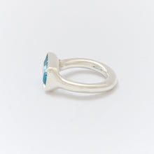 Lade das Bild in den Galerie-Viewer, Claw Topaz Ring
