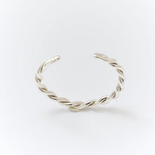 Lade das Bild in den Galerie-Viewer, Twisted Silver Bracelet