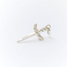 Lade das Bild in den Galerie-Viewer, Dagger Pendant