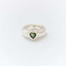 Lade das Bild in den Galerie-Viewer, Peridot Heart Ring
