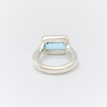 Lade das Bild in den Galerie-Viewer, Claw Topaz Ring