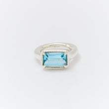 Lade das Bild in den Galerie-Viewer, Claw Topaz Ring
