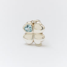Lade das Bild in den Galerie-Viewer, Topas Four-leaf Clover Pendant
