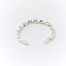 Lade das Bild in den Galerie-Viewer, Twisted Silver Bracelet