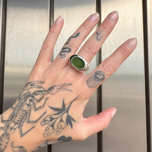 Lade das Bild in den Galerie-Viewer, Jade Table Ring