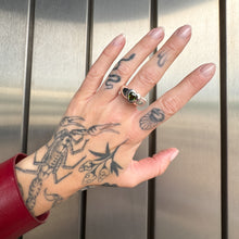 Lade das Bild in den Galerie-Viewer, Peridot Heart Ring