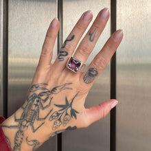 Lade das Bild in den Galerie-Viewer, Amethyst Signet Ring