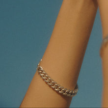 Lade das Bild in den Galerie-Viewer, Curb Chain Bracelet