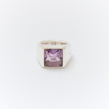 Lade das Bild in den Galerie-Viewer, Amethyst Signet Ring
