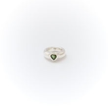 Lade das Bild in den Galerie-Viewer, Peridot Heart Ring
