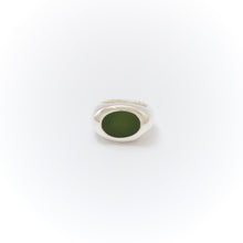 Lade das Bild in den Galerie-Viewer, Jade Table Ring
