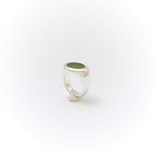 Lade das Bild in den Galerie-Viewer, Jade Table Ring
